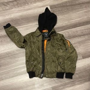 Boys jacket size: M - 10-12